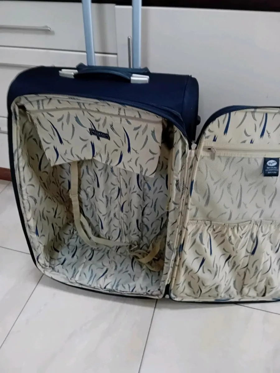 EXTRA LARGE SUITCASE 2 WHEELS - Image 1