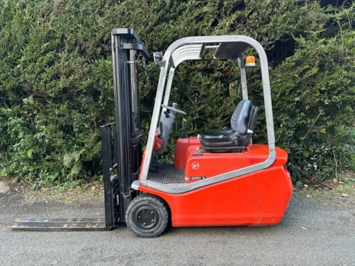 Electric Forklifts - Image 2