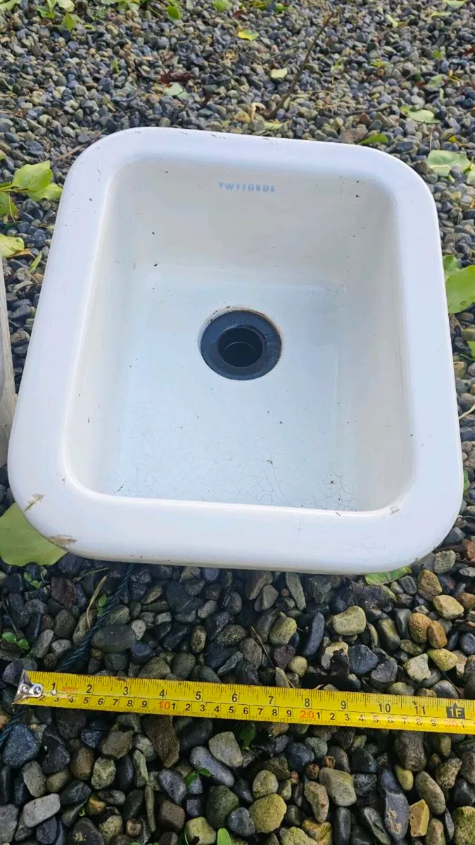 Tiny Home Antique Belfast sinks - Image 3