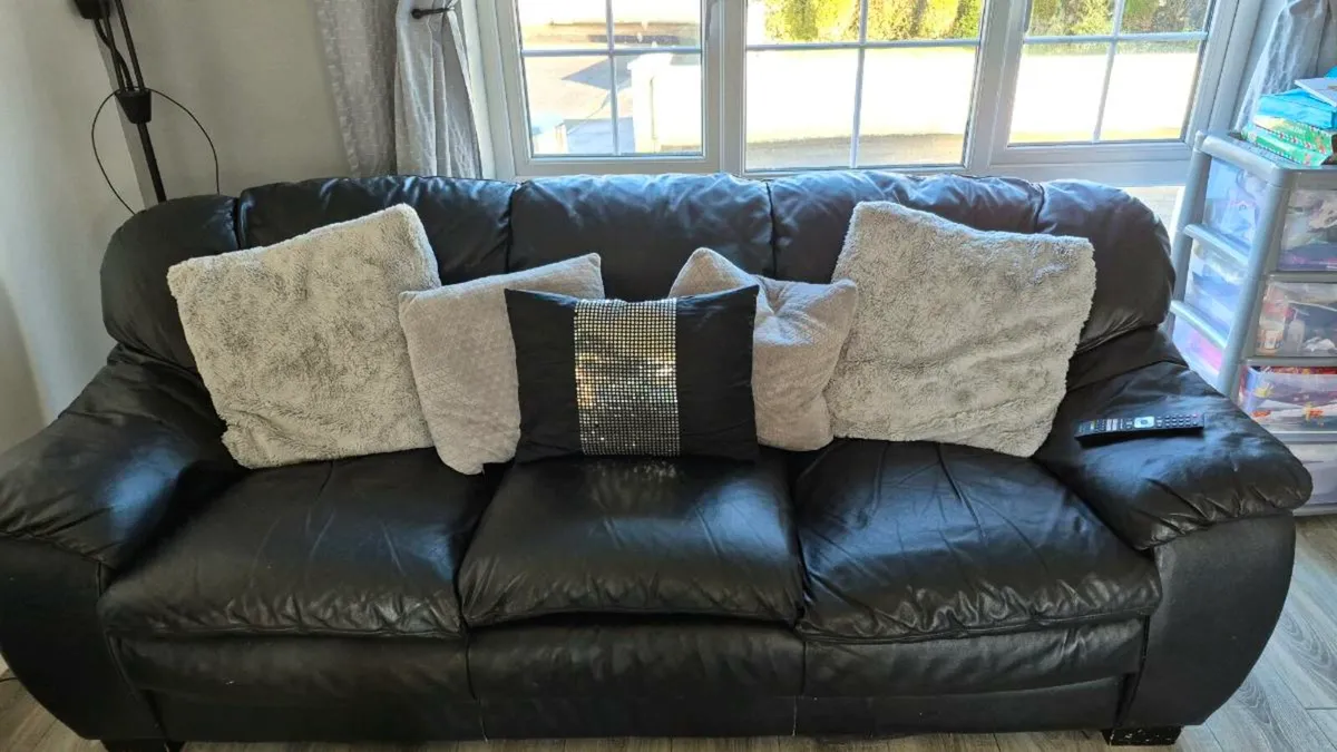 Couch and armchairs - Image 3