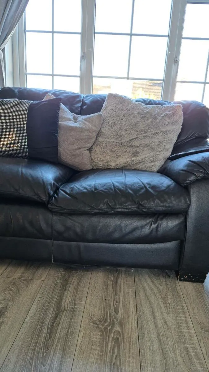 Couch and armchairs - Image 4