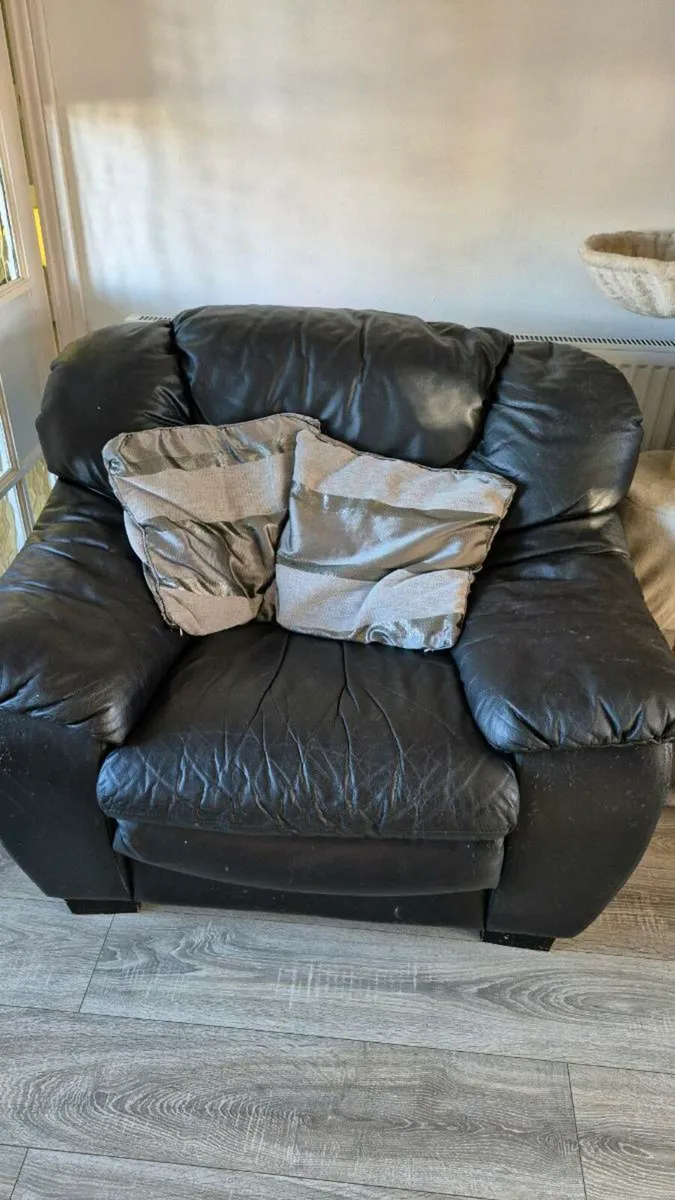 Couch and armchairs - Image 2