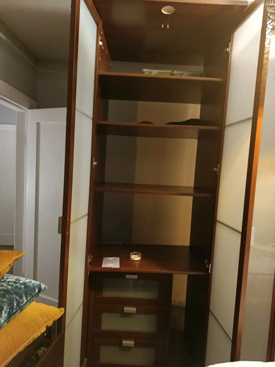 Free wardrobe - Image 2