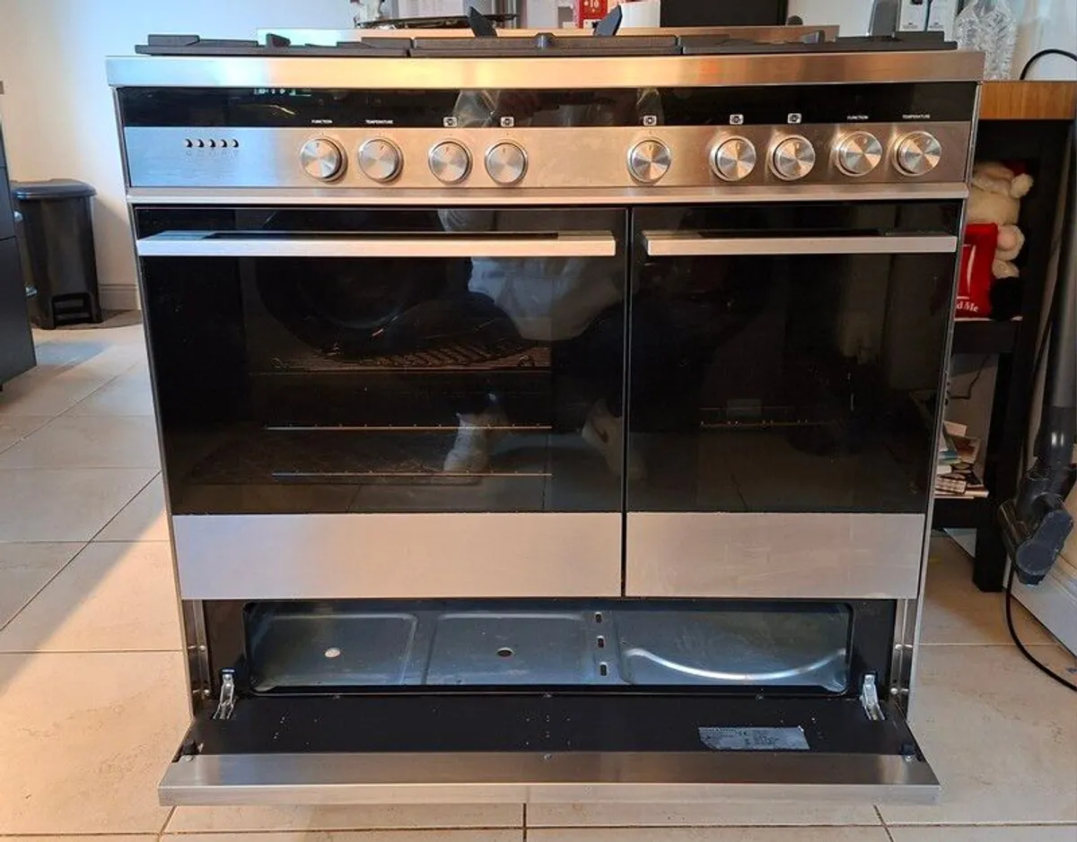 Fisher & Paykel dual fuel oven - Image 1