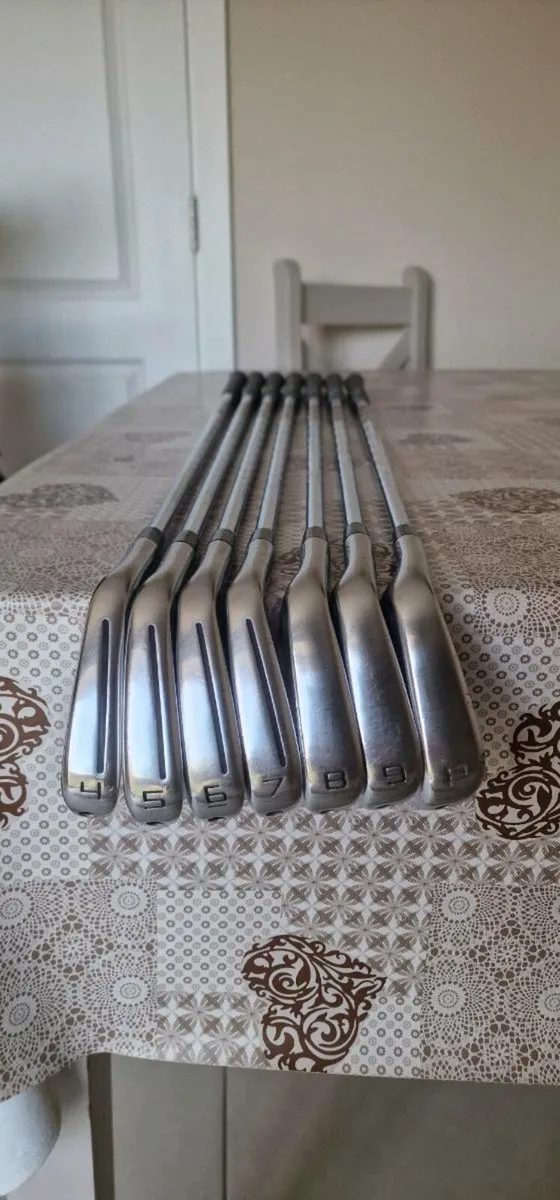 P770 Taylormade irons (Lefthaded ) - Image 2