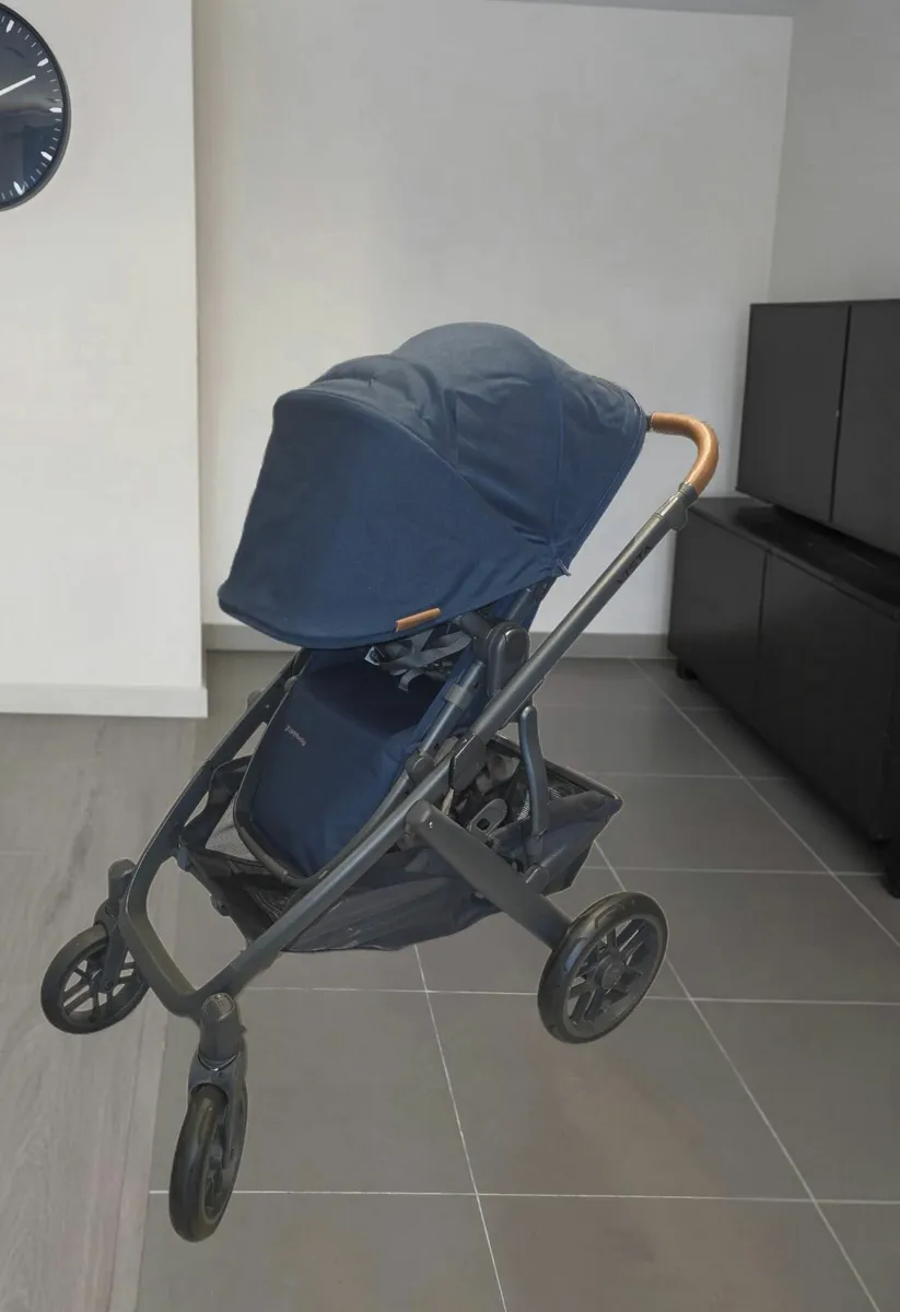 AMAIZING Uppababy vista V2 car seat Isofix - Image 4