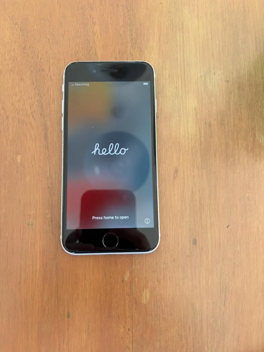 iPhone SE - Image 2
