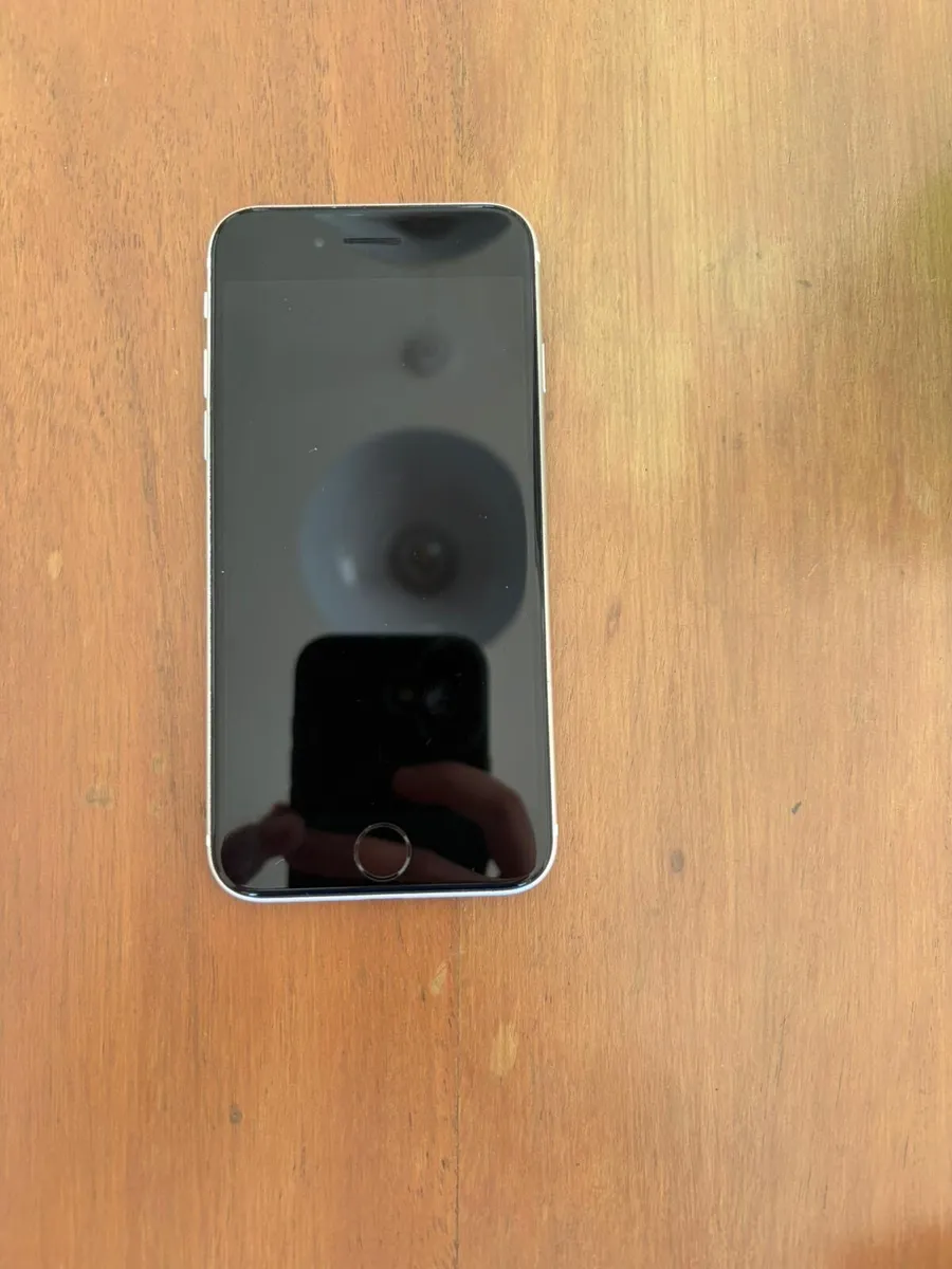 iPhone SE - Image 3