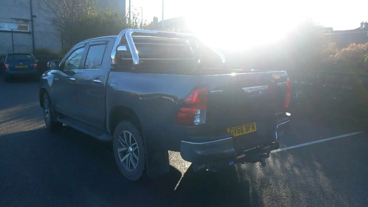 Toyota hilux - Image 4