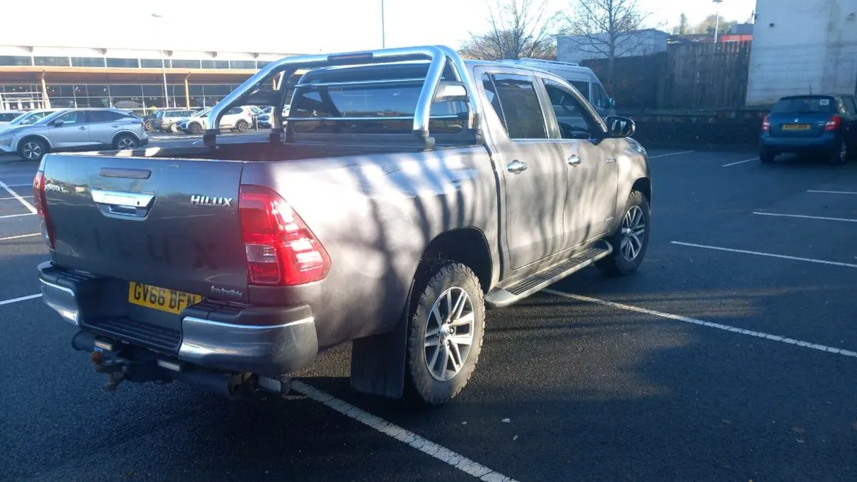 Toyota hilux - Image 3