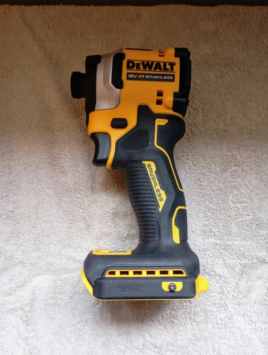 DeWalt dcf850 & Battery - Image 2