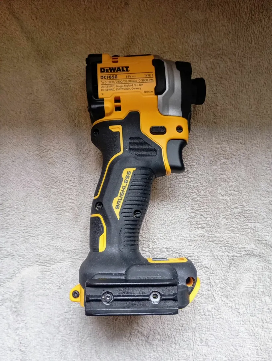 DeWalt dcf850 & Battery - Image 3