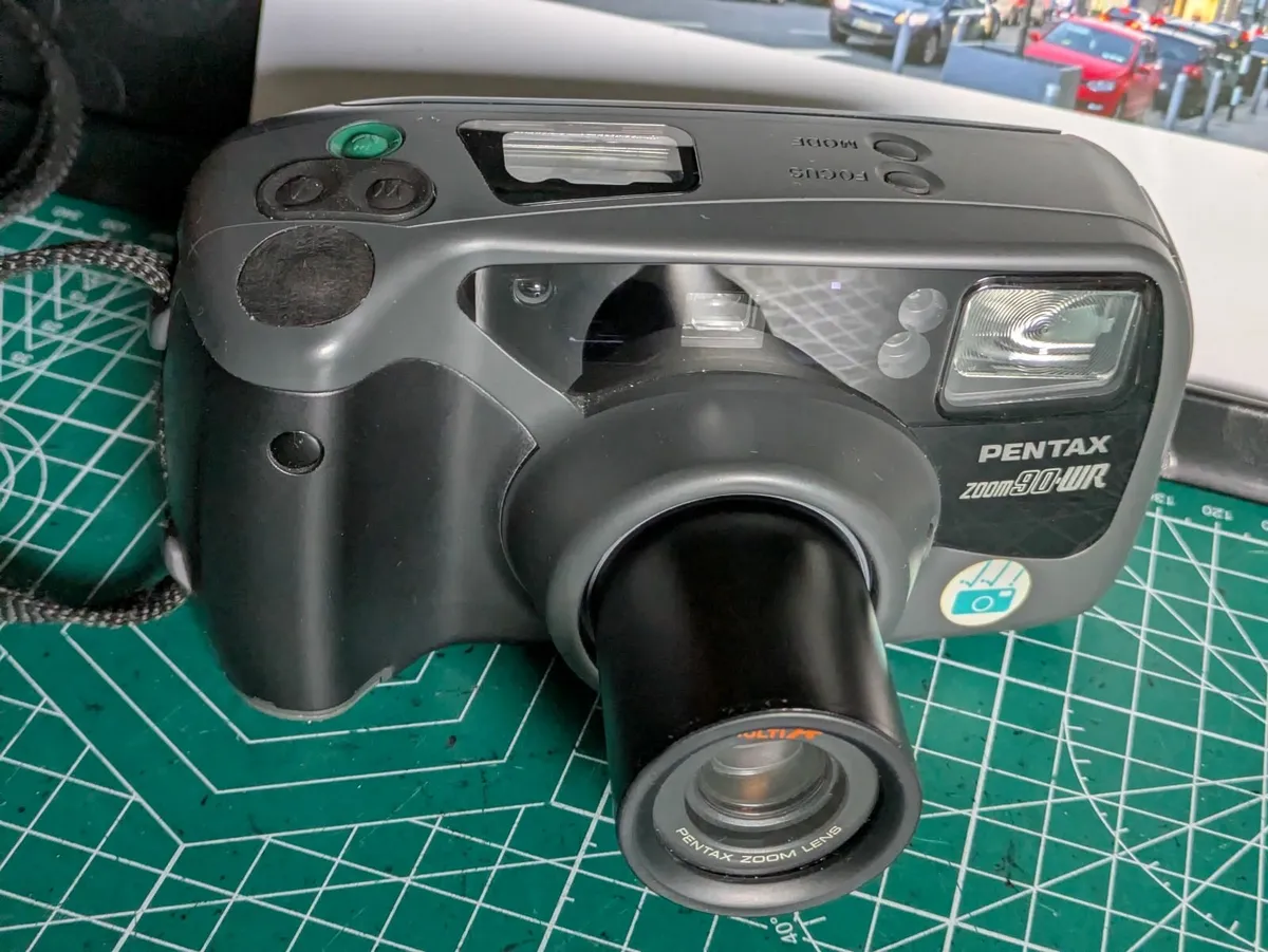 Pentax Zoom 90WR rugged film camera - Image 3