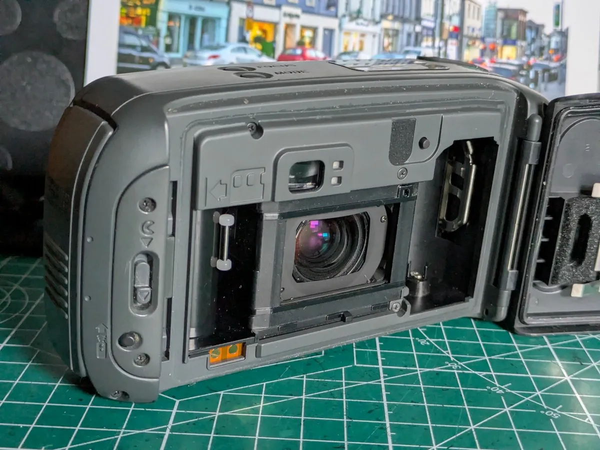 Pentax Zoom 90WR rugged film camera - Image 4