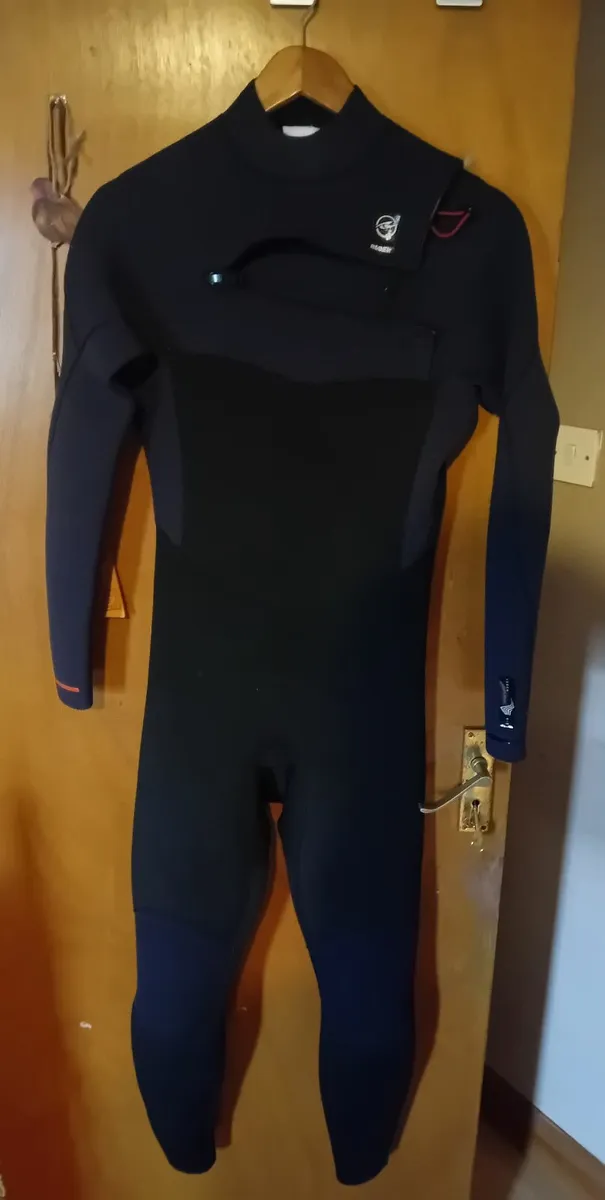 Mens Wetsuit 4/3mm - Image 1