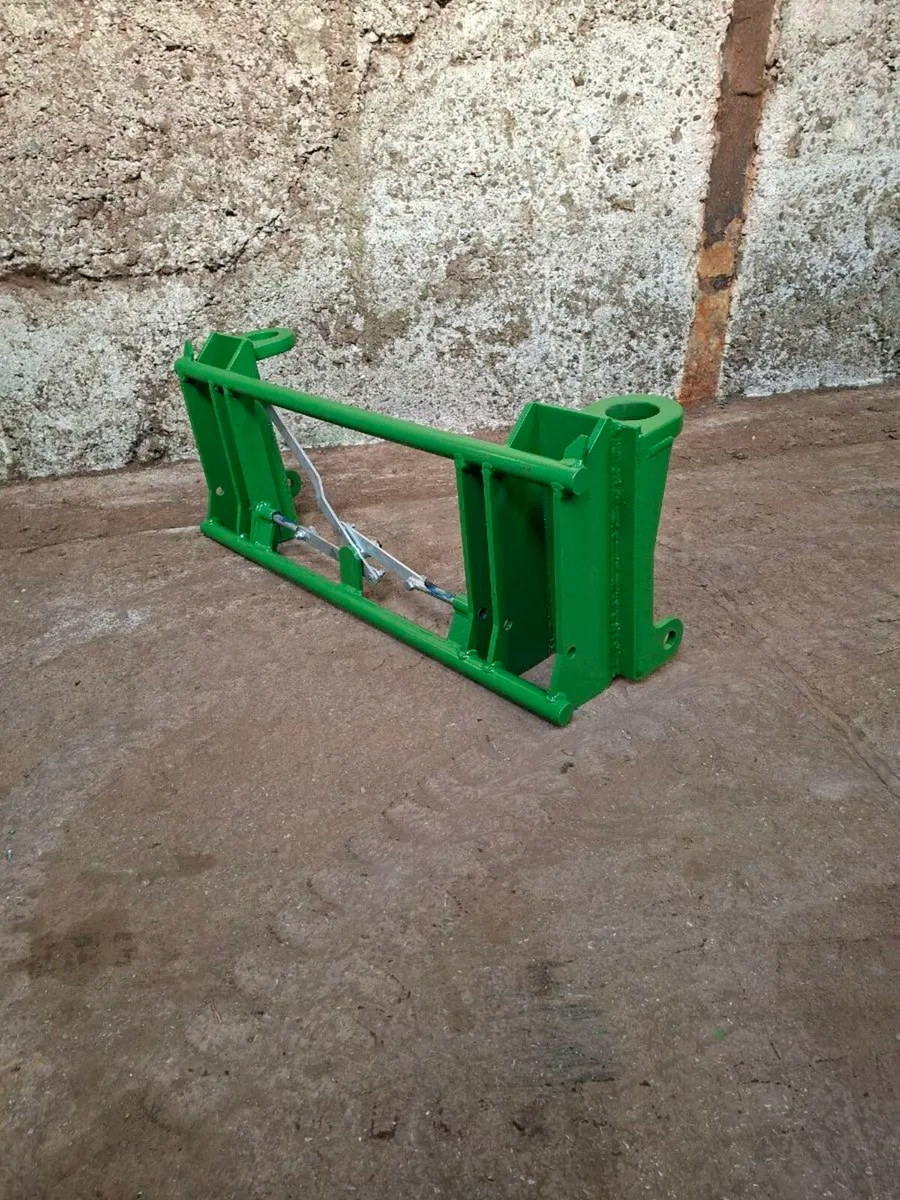 Pinnacle Fabrication Loader Adaptor - Image 1