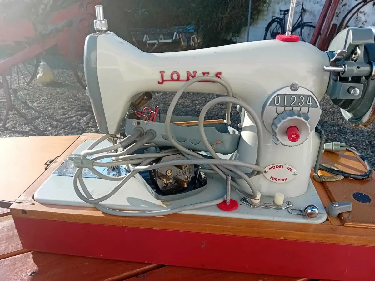 Sewing machine - Image 1