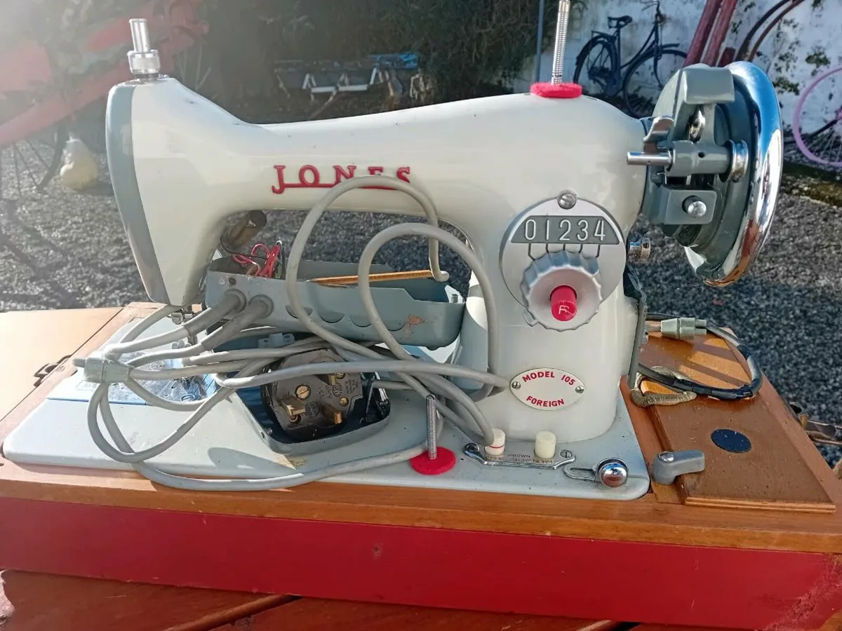 Sewing machine - Image 3