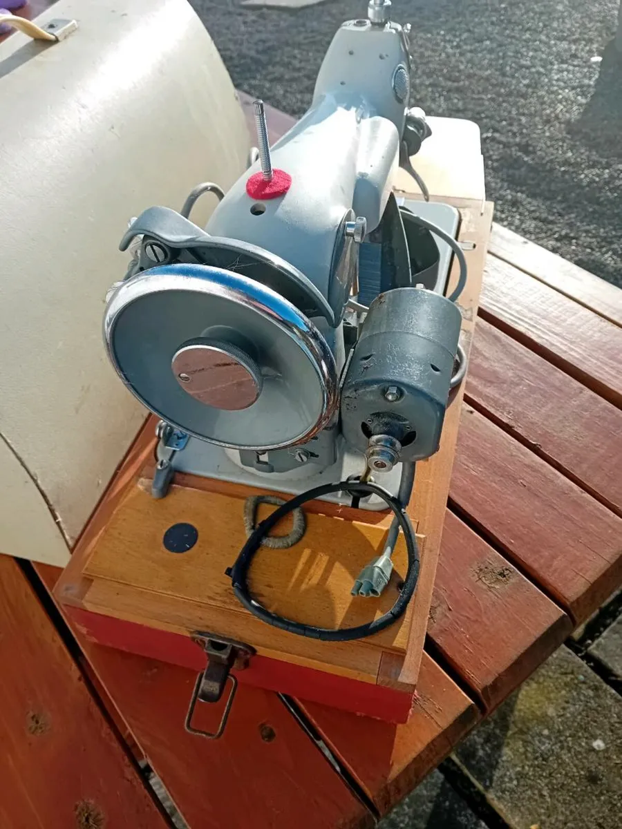 Sewing machine - Image 4