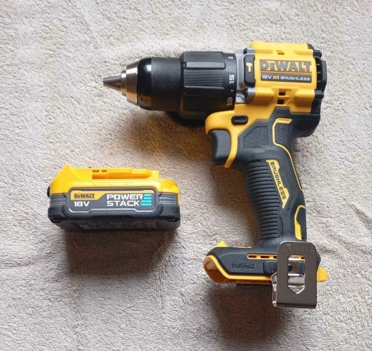 DeWalt dcd799 Drill & Battery - Image 1