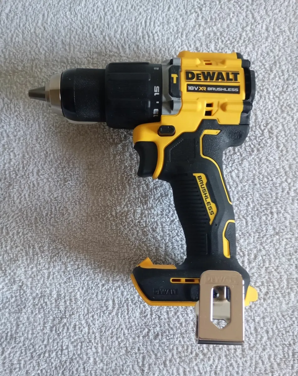 DeWalt dcd799 Drill & Battery - Image 2