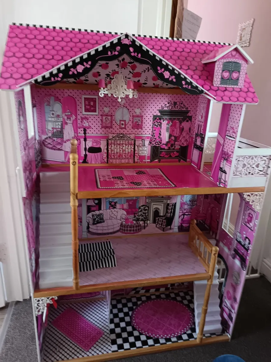 Dolls house free to takeaway