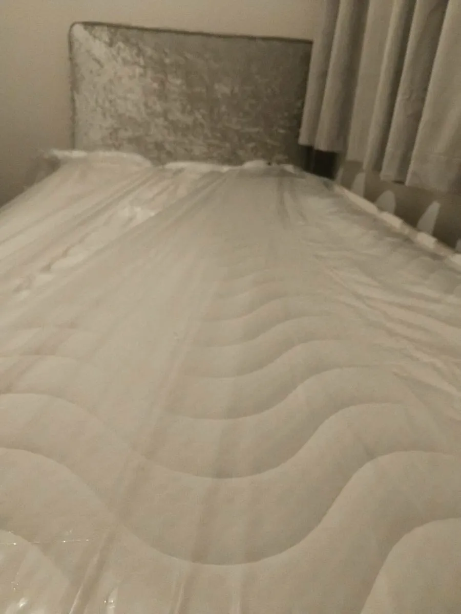 Single bed with drawers - Image 1