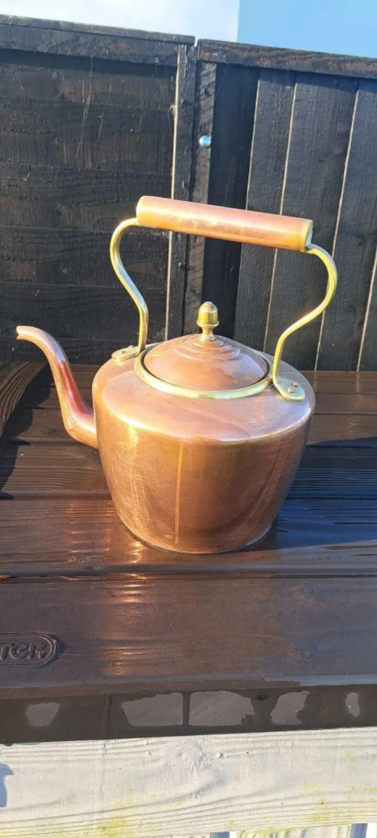 Old copper kettle - Image 1