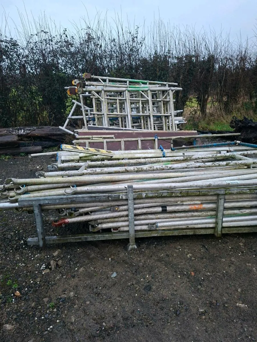 Tower scaffolding - Image 1