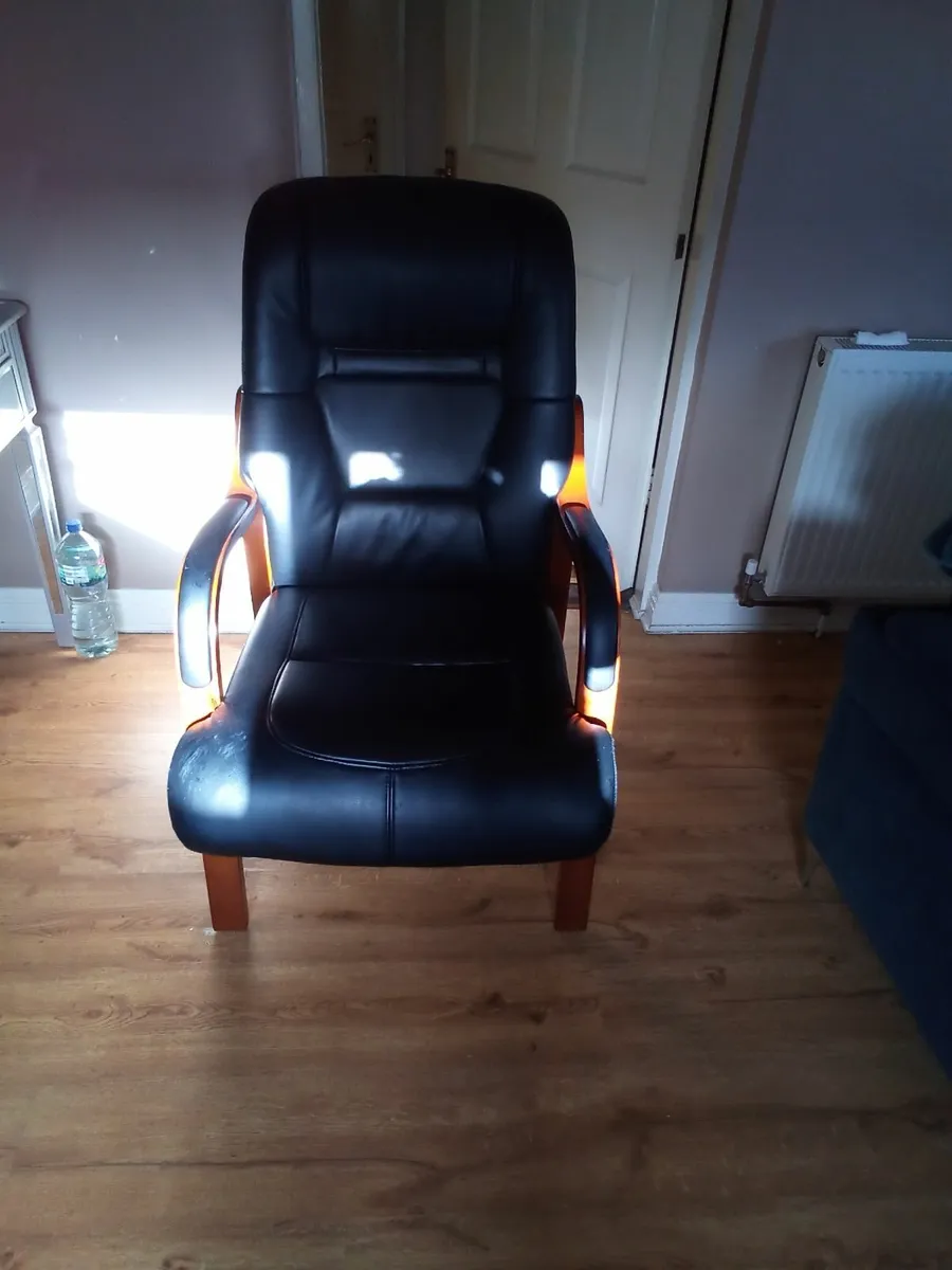 Faux leather Orthopaedic chair. - Image 2