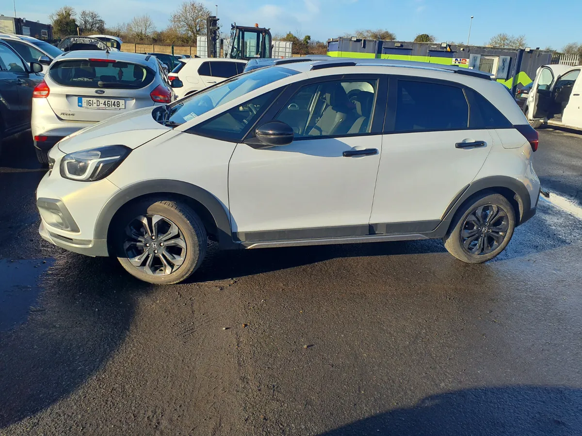 Honda Jazz 2025 hybrid light damage driving - Image 3