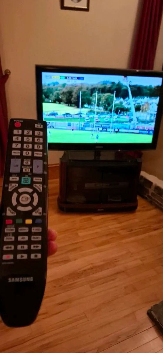 46"Samsung LCD TV Excellent condition ( not smart) - Image 3