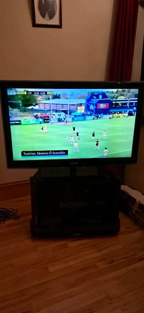 46"Samsung LCD TV Excellent condition ( not smart) - Image 1