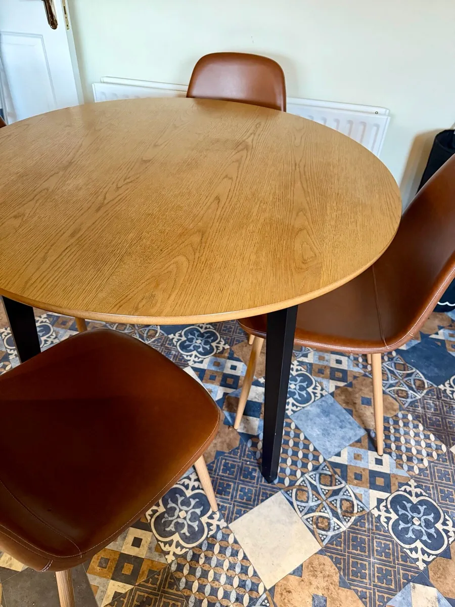 Kitchen table with chairs - Image 4