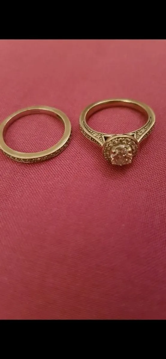 Engagement ring and wedding band - Image 3