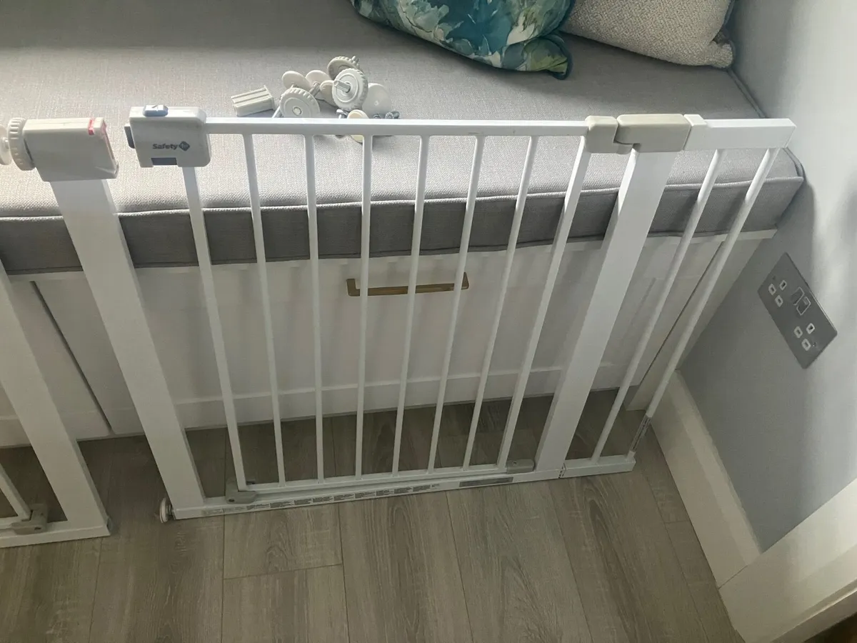 Safety stair gate - Image 2