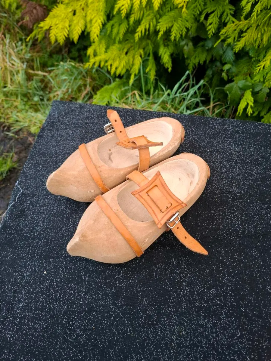 Child vintage wood clogs - Image 2