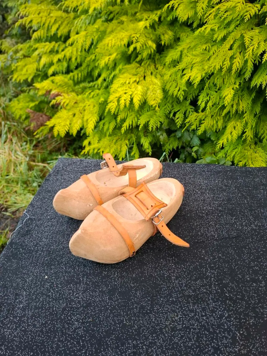 Child vintage wood clogs - Image 1
