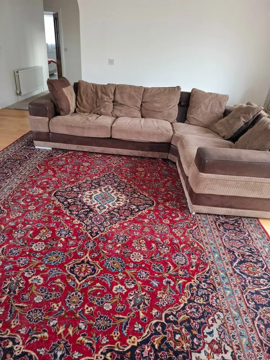 Suite of furniture - Image 1