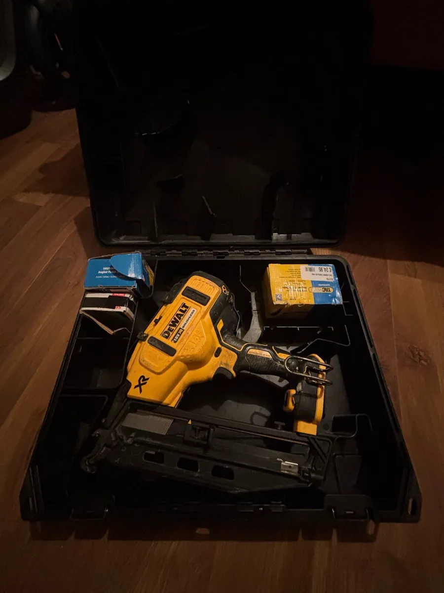 Dewalt second fix gun. - Image 1