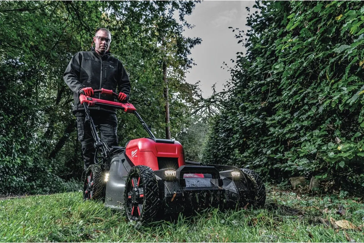 Milwaukee M18 Lawnmower - Image 3