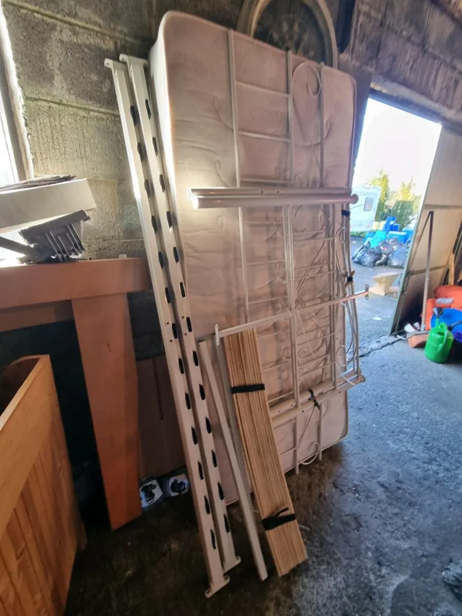 Day bed plus mattress in great condition - Image 4