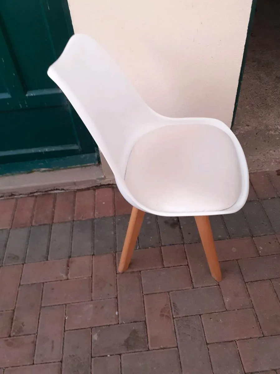 4 white kitchen chairs - Image 3