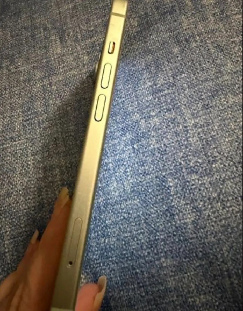 Iphone 15 in excellent condition - Image 3