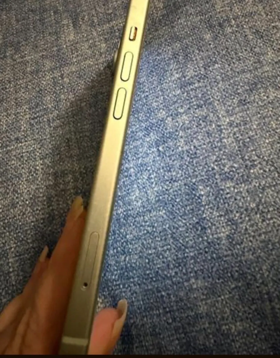 Iphone 15 in excellent condition - Image 4