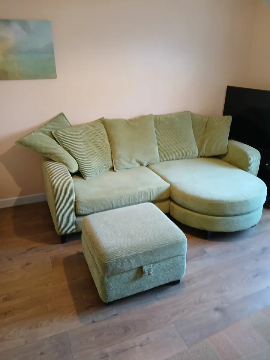 IMMACULATE SOFA/SETTEE/COUCH - Image 1