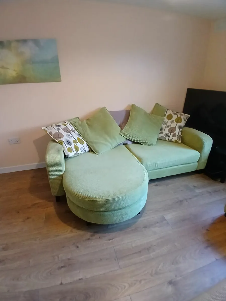 IMMACULATE SOFA/SETTEE/COUCH - Image 2