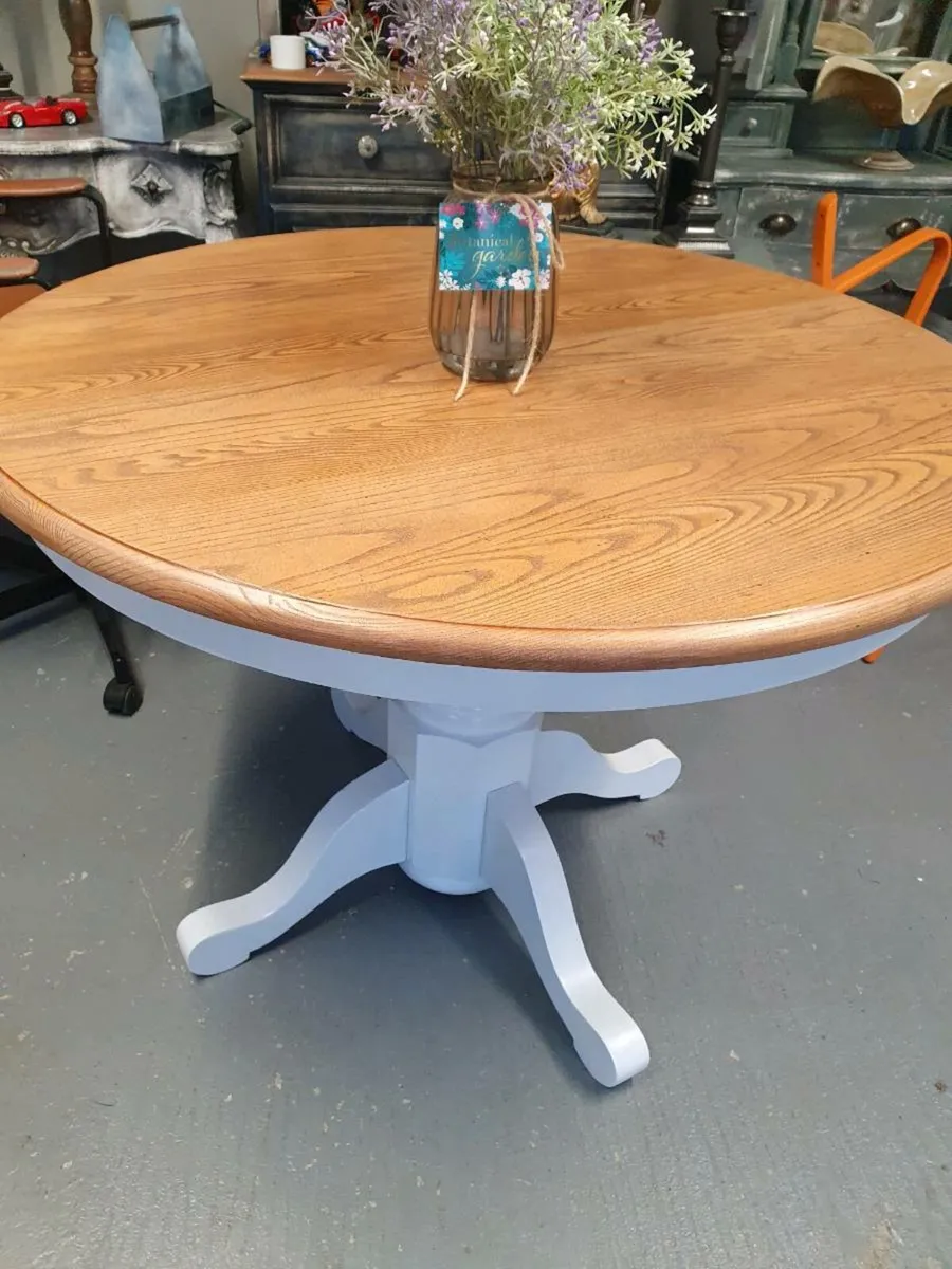 6 seater extendable dining tabl - Image 1