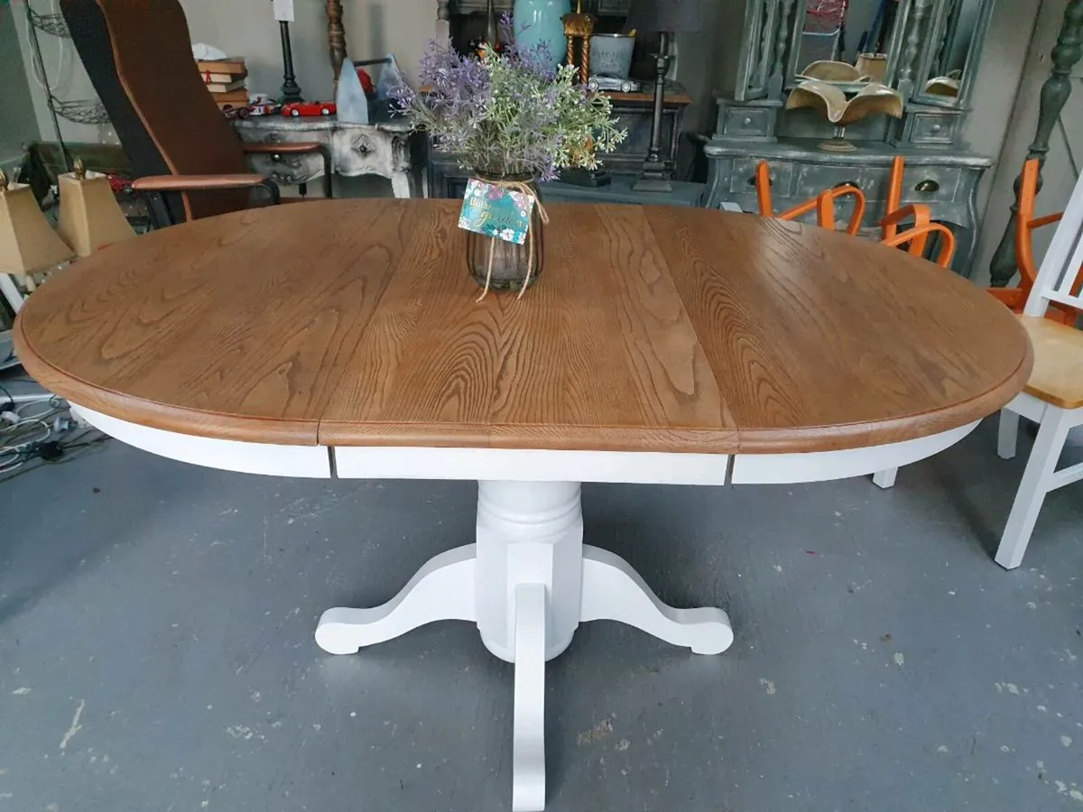 6 seater extendable dining tabl - Image 2