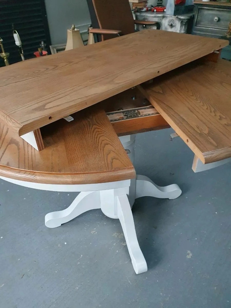 6 seater extendable dining tabl - Image 3